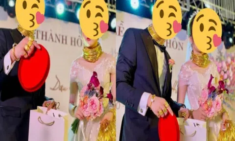 Đám cưới "siêu khủng" tại Bắc Ninh: Cô dâu chú rể đeo vàng trĩu cổ, cầm hàng chục kiềng vàng trên tay