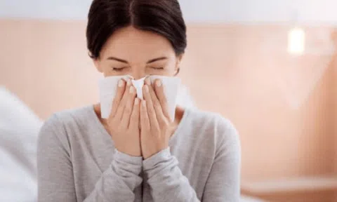 Cách để hết nghẹt mũi khi ngủ? Dùng mật ong hay xông hơi có tác dụng tốt không?