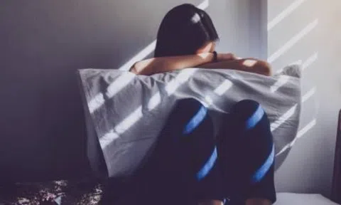 Bé gái 12 tuổi Thái Nguyên có bộ ngực khổng lồ, chỉ một năm lớn bằng đầu đứa trẻ
