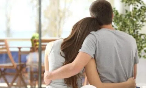 Phụ nữ nên quan hệ từ tuổi nào? Làm “chuyện ấy” quá sớm gây 3 tác hại này cho cơ thể