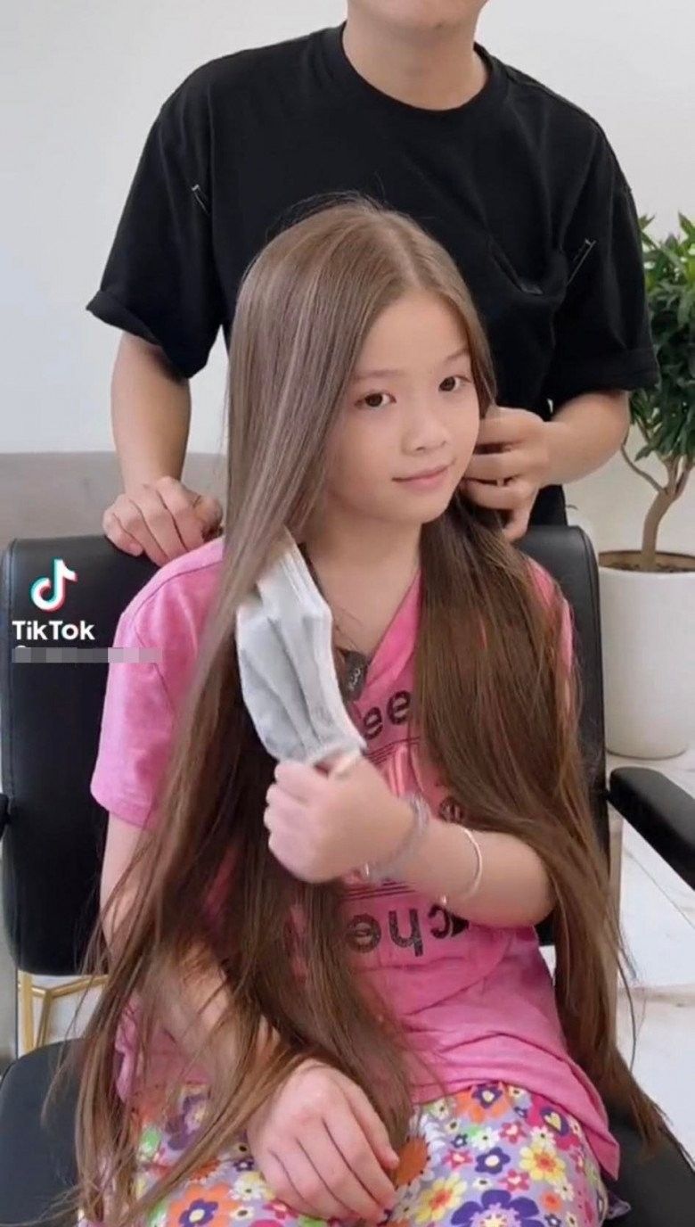 Cắt tóc hiến tặng bệnh nhân, bé gái Việt xinh như con lai được ...