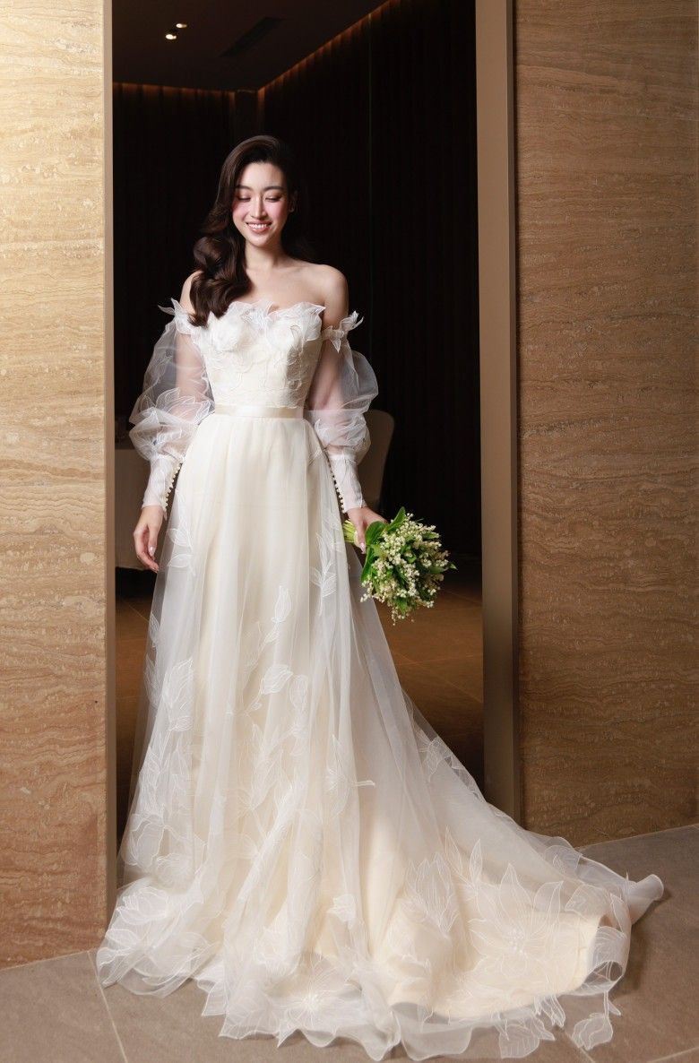 Calla Bridal  Những mẫu váy cưới với thiết kế dài tay cổ vuông mang hơi  hướng cổ điển rất được lòng các cô dâu Calla trong mùa cưới năm nay Mẫu