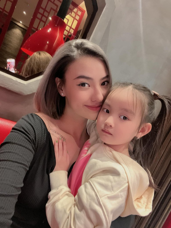 Một Mình Sinh Nở Nuôi Con, Hồng Quế Nay Lãi Con Gái Xinh Xắn, Học Giỏi,  Hiếm Hoi Nhắc Đến Bố Bé
