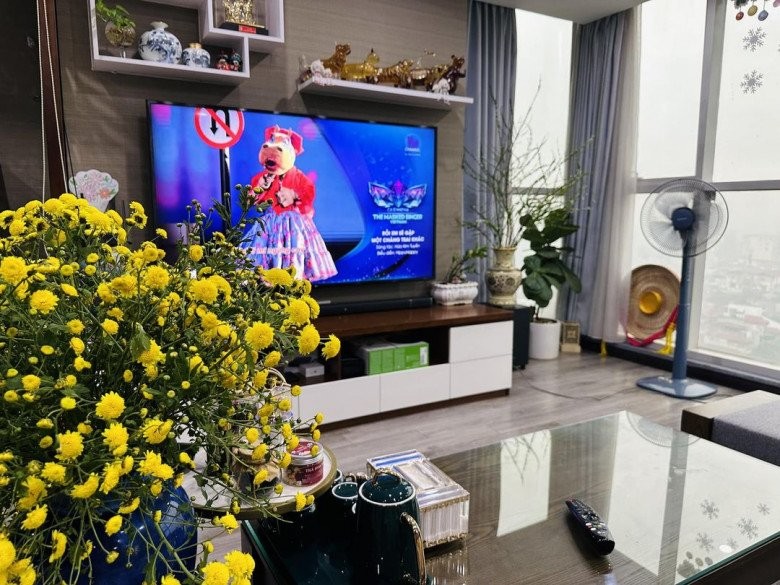 BTV VTV Hoàng Trang khoe không gian sống cùng chồng con, chưa tới Tết nhà đã rực rỡ toàn hoa