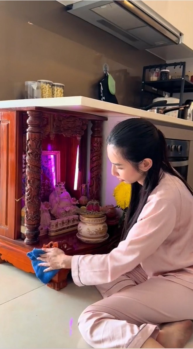 Hoa hậu Thùy Tiên đăng cảnh "tả tơi" dọn nhà, hé lộ cơ ngơi đang sống bình dị bất ngờ