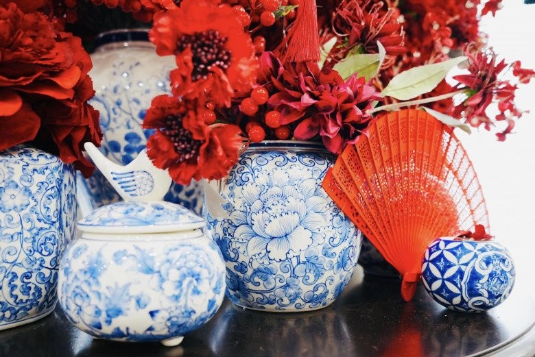 Penthouse tiền tỷ của Hoa hậu Ngọc Diễm đẹp mê ngày giáp Tết, bà mẹ đơn thân còn tự tay cắm hoa xinh