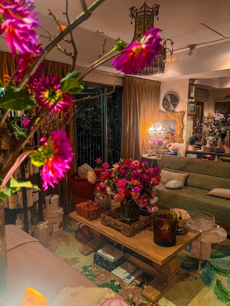 Cháu trai gia tộc giàu nhất nhì Việt Nam sở hữu nhiều nhà, căn nào cũng ngập hoa tươi