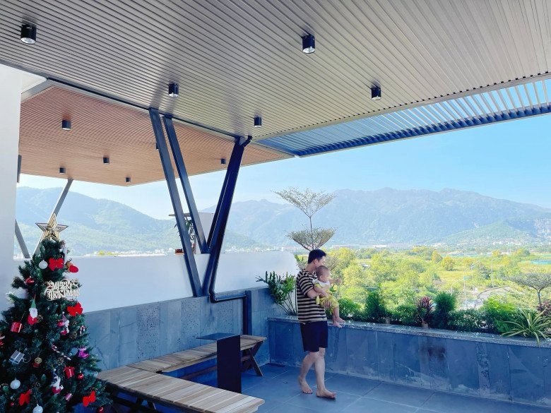 Vợ Phan Mạnh Quỳnh hé lộ điểm đặc biệt trên sân thượng căn biệt thự biển Nha Trang của hai vợ chồng