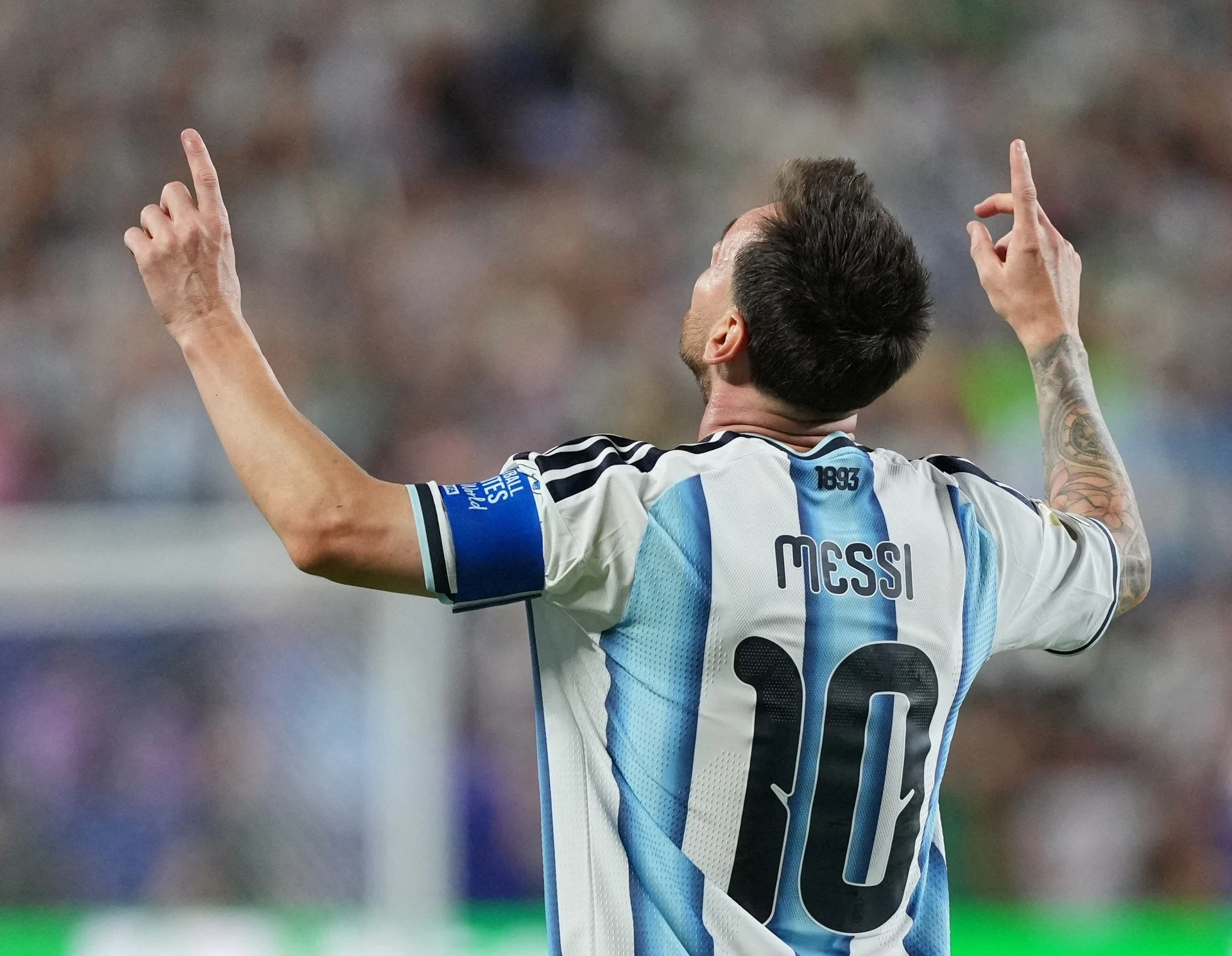 messi-lap-hattrick-chinh-thuc-vuot-mat-ronaldo-anh-5-1781666856.webp