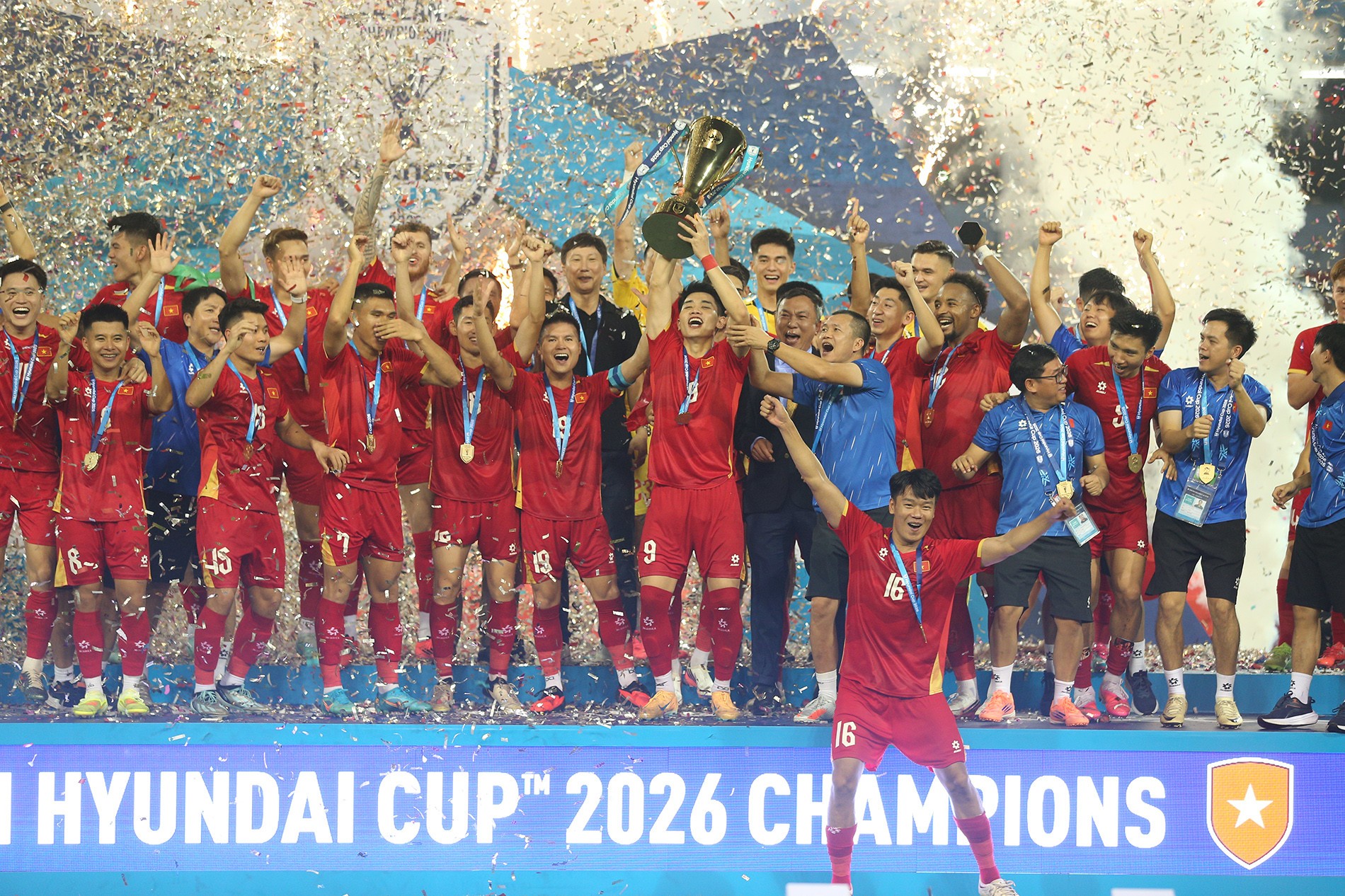 hoa-kich-tinh-luot-ve-bao-thai-lan-ngam-ngui-thua-nhan-tuyen-viet-nam-xung-vuong-asean-cup-2026-1-1787802470.jpg