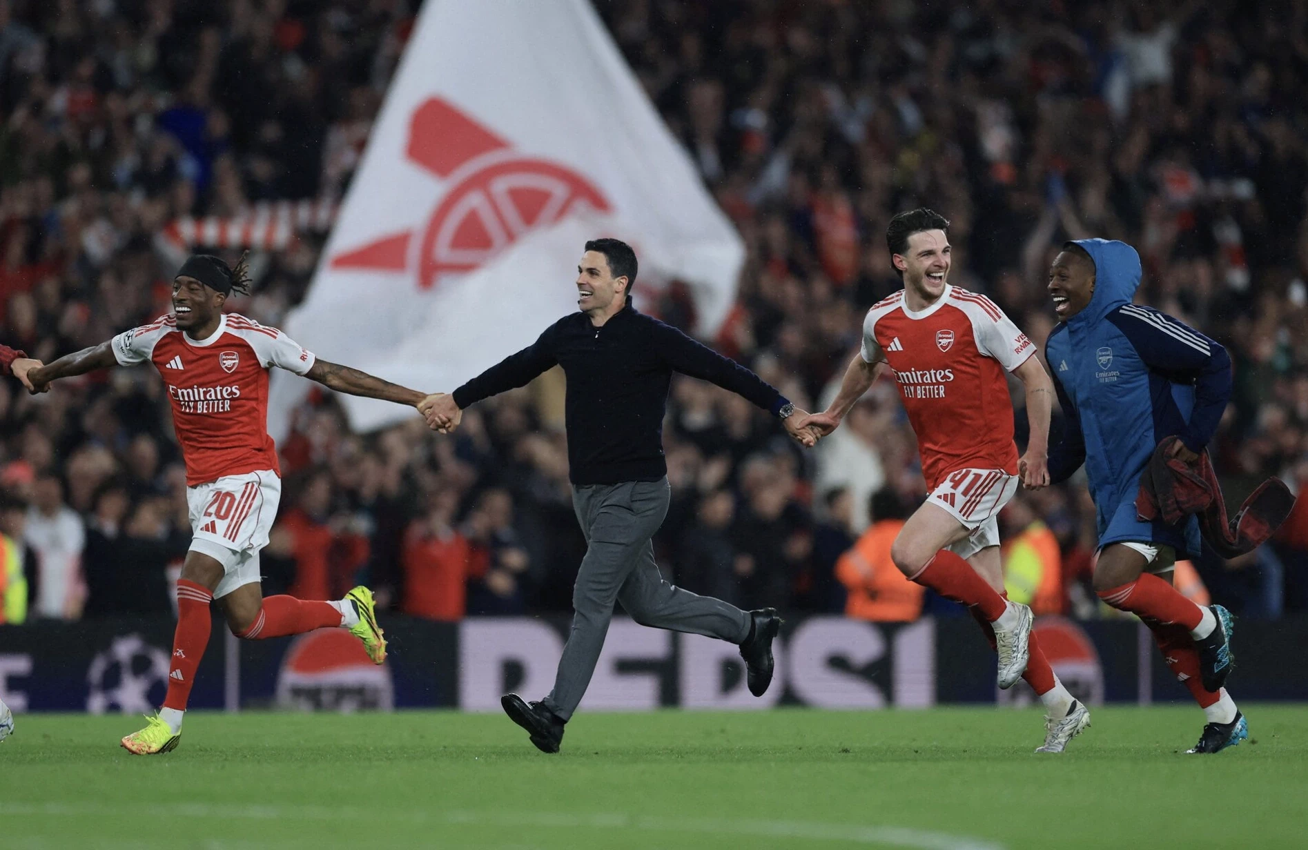 sieu-may-tinh-du-doan-arsenal-hay-bayern-se-vo-dich-champions-league-2026-2027-1-1788842729.webp