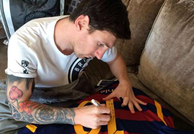 Lionel Messi khoe hình xăm độc thể hiện tình cảm với vợ