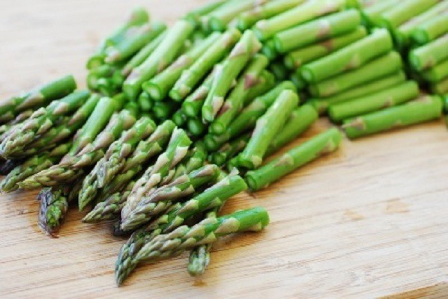 1-asparagus-with-gochujang-sauce-160857121-1622283502.jpg