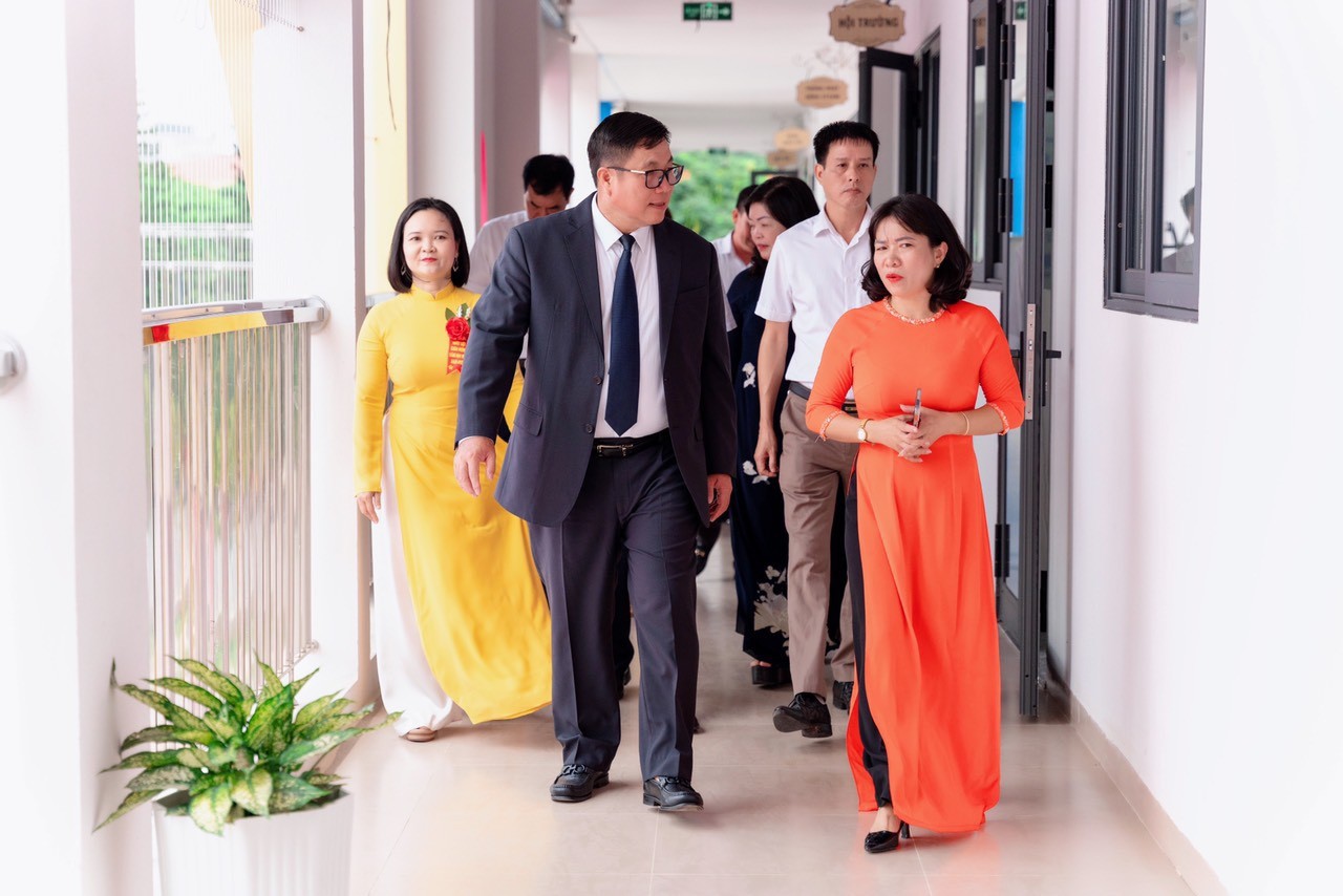 lanh-dao-ubnd-quan-tham-du-1662449798.jpg