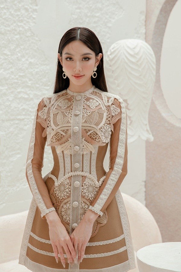 ket-thuc-nhiem-ky-miss-grand-international-thuy-tien-khoe-nhan-sac-ngot-ngao-nhu-cong-chua-23-1668240630.jpg