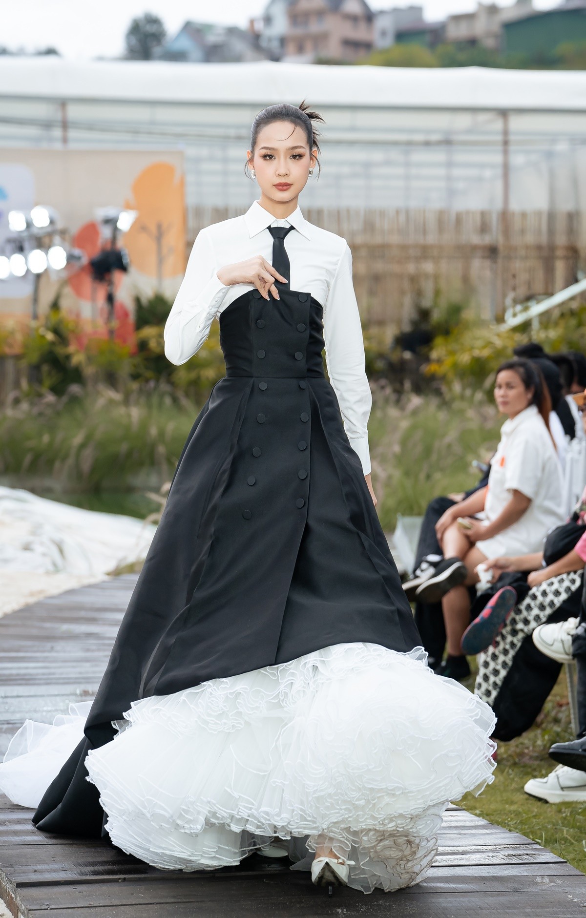 show-thoi-trang-1-1693822891.jpg
