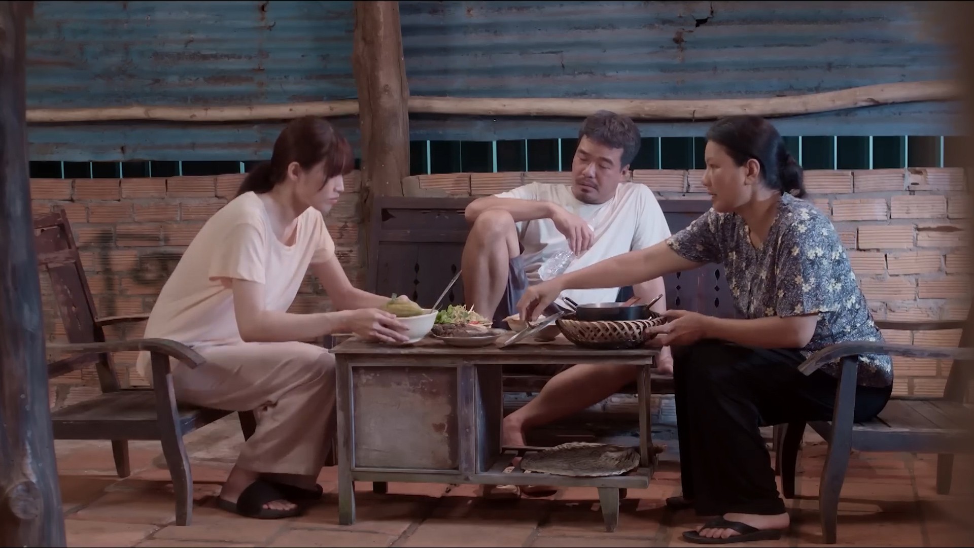 kieu-trinh-huy-cuong-che-nguyen-quynh-chau-1702551627.jpg
