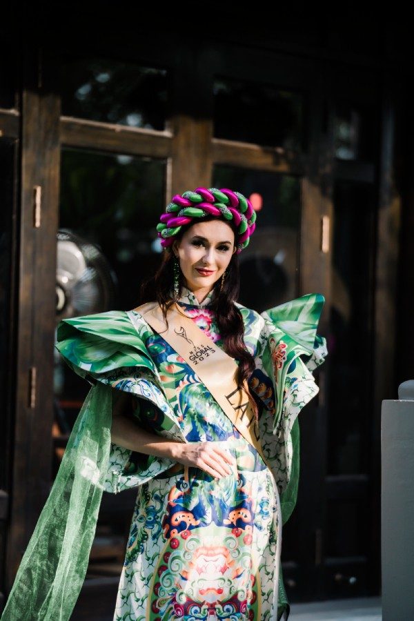 dan-thi-sinh-miss-global-2023-khoe-sac-voi-ao-dai-viet-nam-11-1704889058.jpg