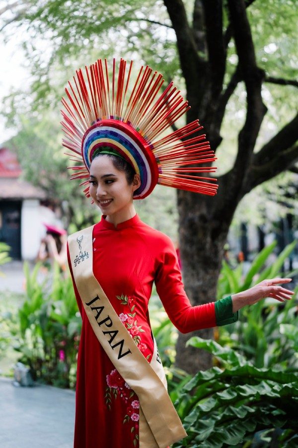 dan-thi-sinh-miss-global-2023-khoe-sac-voi-ao-dai-viet-nam-4-1704889059.jpg