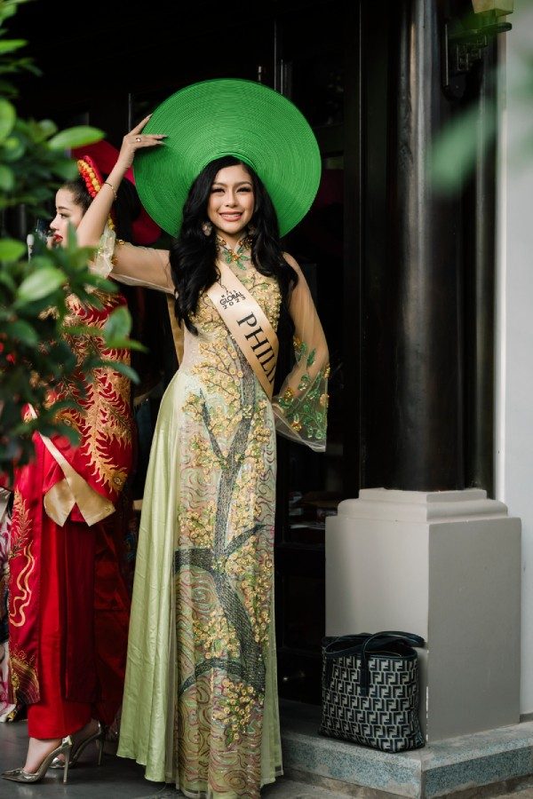 dan-thi-sinh-miss-global-2023-khoe-sac-voi-ao-dai-viet-nam-7-1704889058.jpg