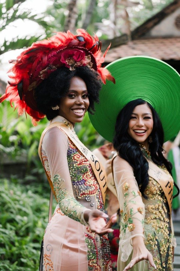 dan-thi-sinh-miss-global-2023-khoe-sac-voi-ao-dai-viet-nam-8-1704889059.jpg