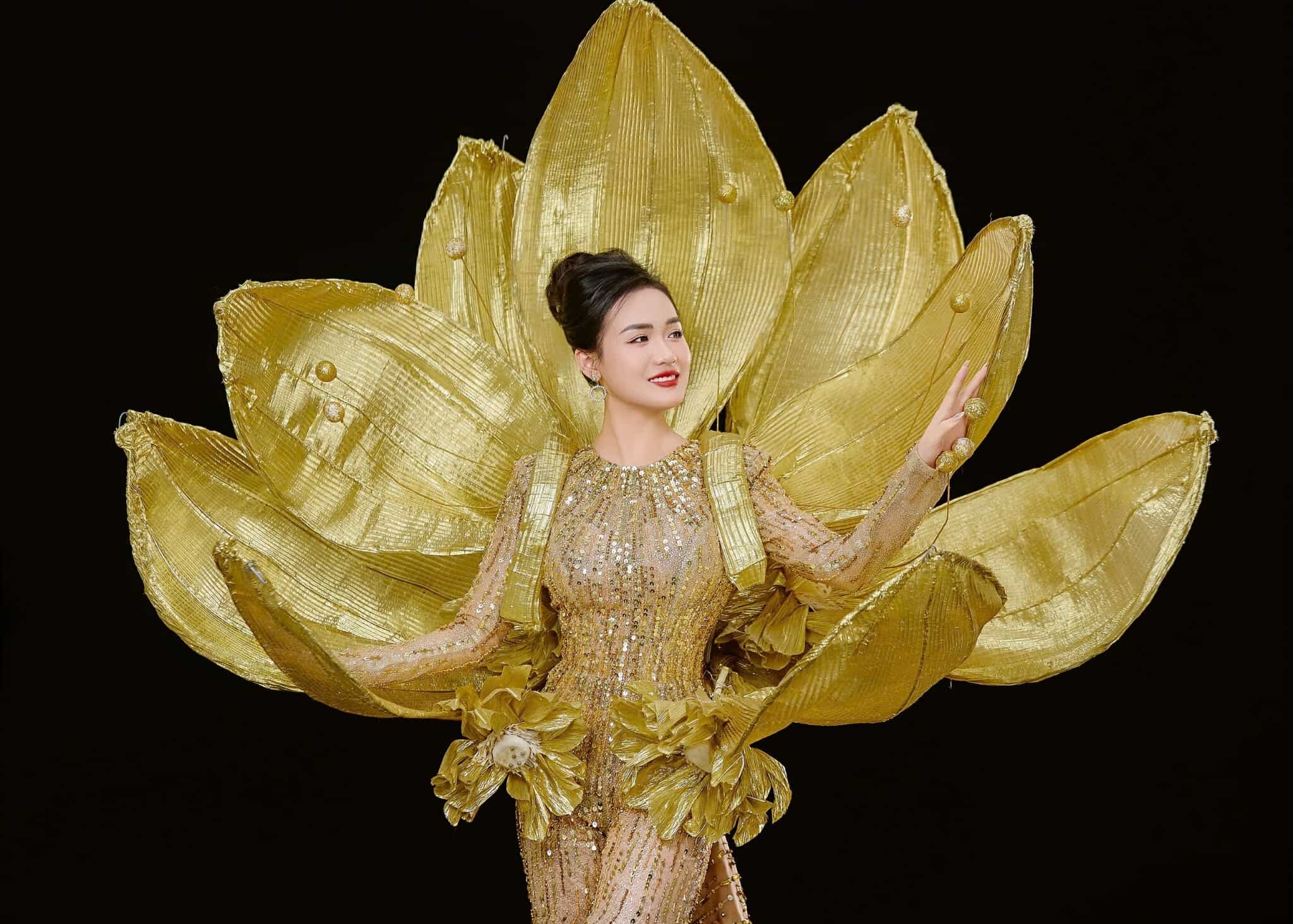 nguoi-dep-vu-thi-hoa-dang-quang-mrs-earth-international-2024-6-1733802414.jpg