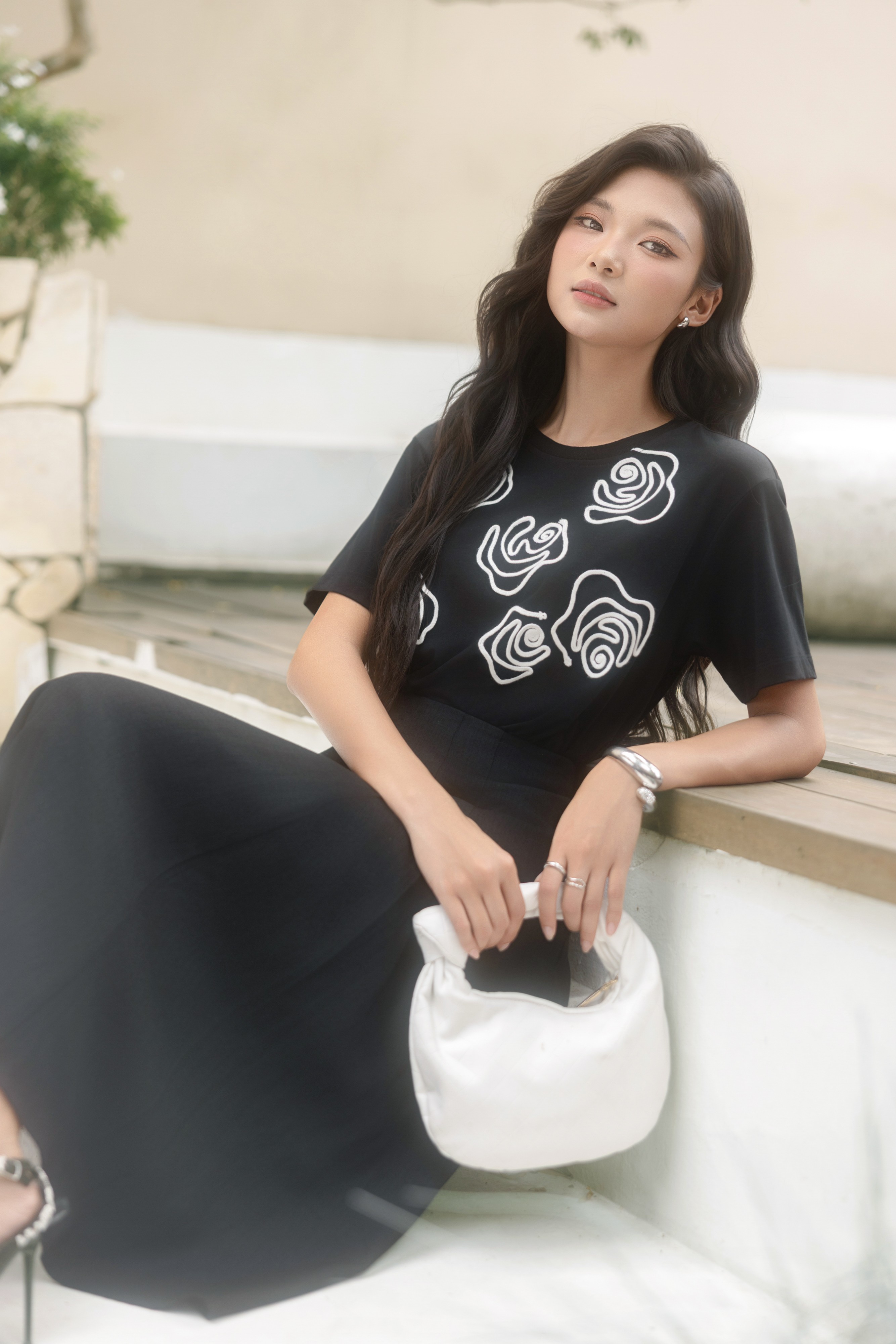 mua-he-goi-ten-nhung-chiec-vay-da-nhiem-sang-trong-chon-cong-so-noi-bat-moi-bua-tiec-7-1752364826.jpg