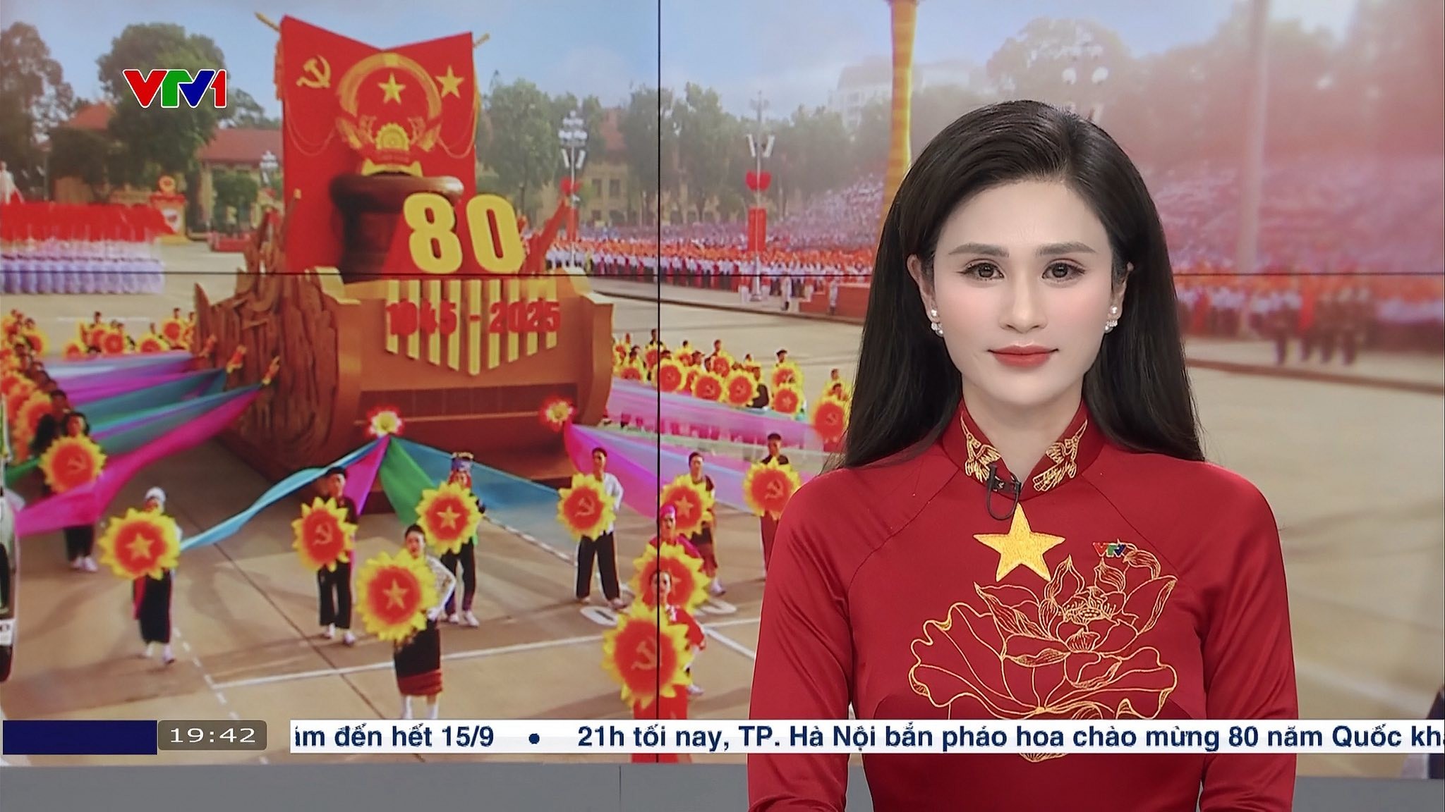 ta-ao-dai-khien-mang-xa-hoi-bung-no-toi-quoc-khanh-va-cau-chuyen-chua-ke-cua-ntk-nguyen-tho-tho-2-1756971265.jpg