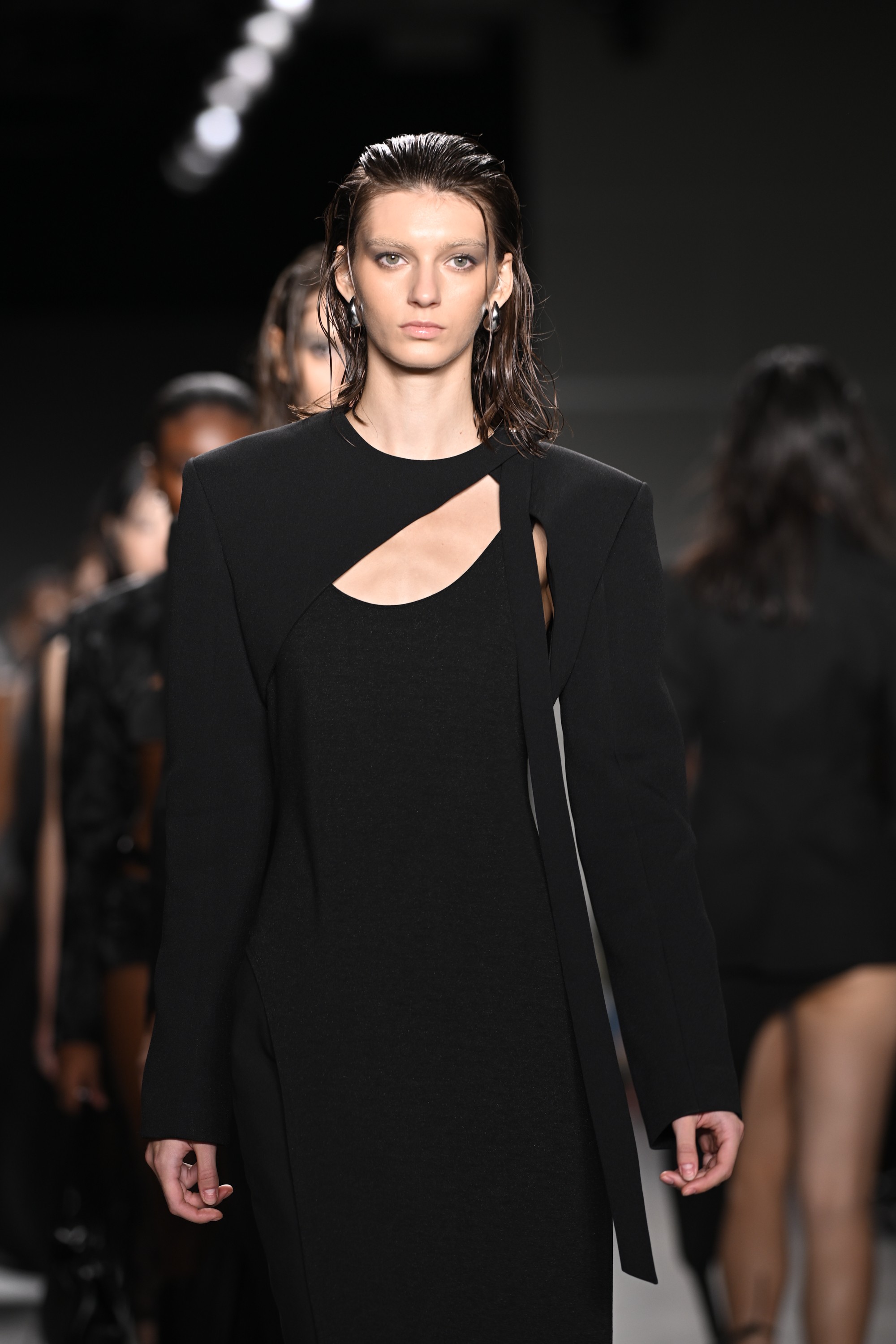 ntk-genz-viet-gay-nuc-long-gioi-mo-dieu-voi-bst-cong-so-tai-new-york-fashion-week-12-1757759541.jpg
