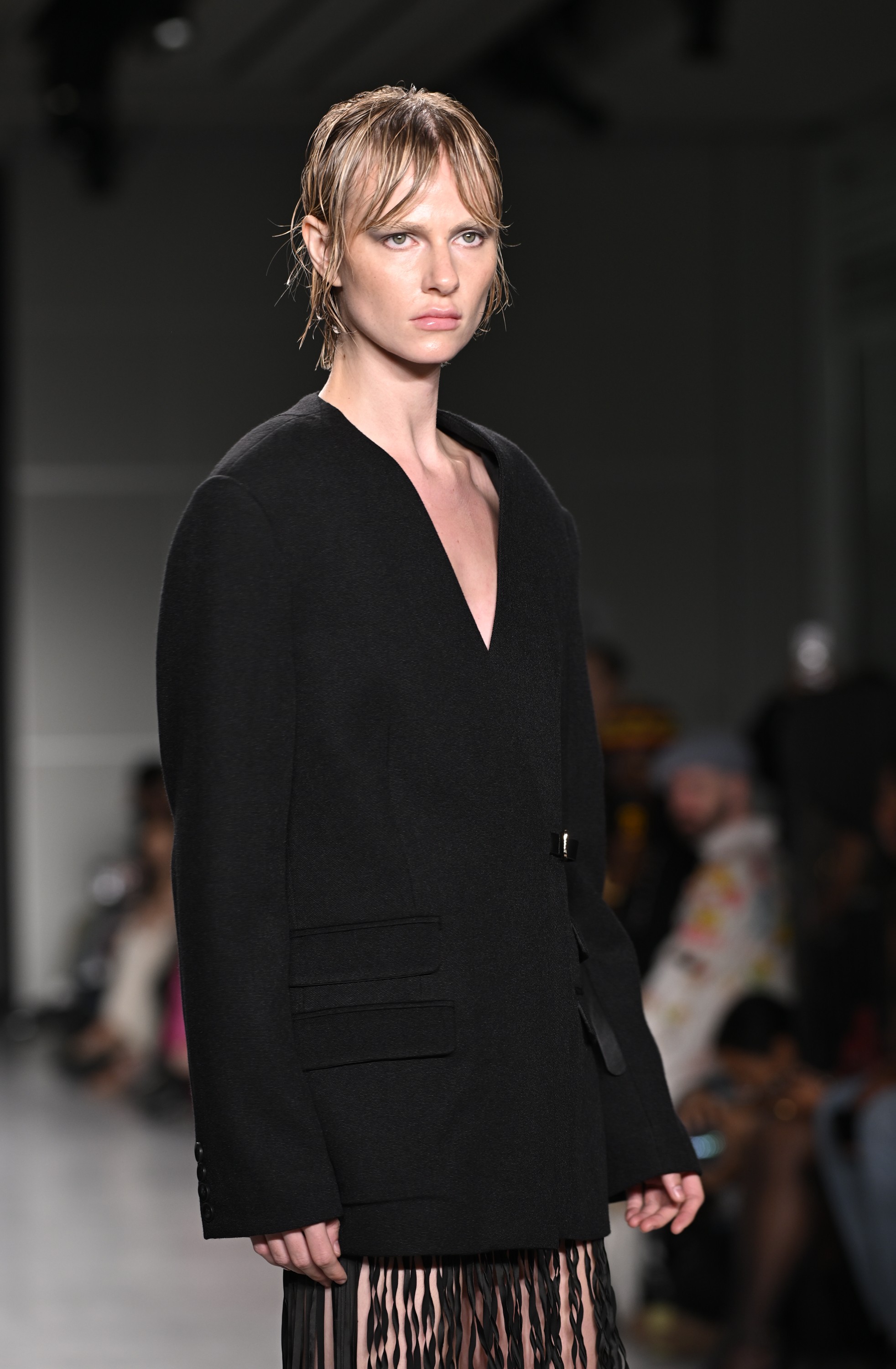 ntk-genz-viet-gay-nuc-long-gioi-mo-dieu-voi-bst-cong-so-tai-new-york-fashion-week-5-1757759542.jpg