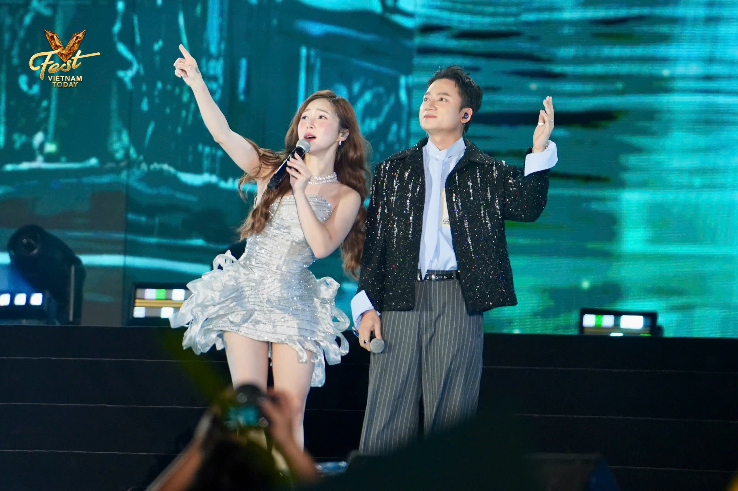 v-fest-vietnam-today-khi-22000-con-tim-hoa-cung-nhip-hat-cua-noo-phuoc-thinh-nguyen-hung-vu-7-1758427291.jpg