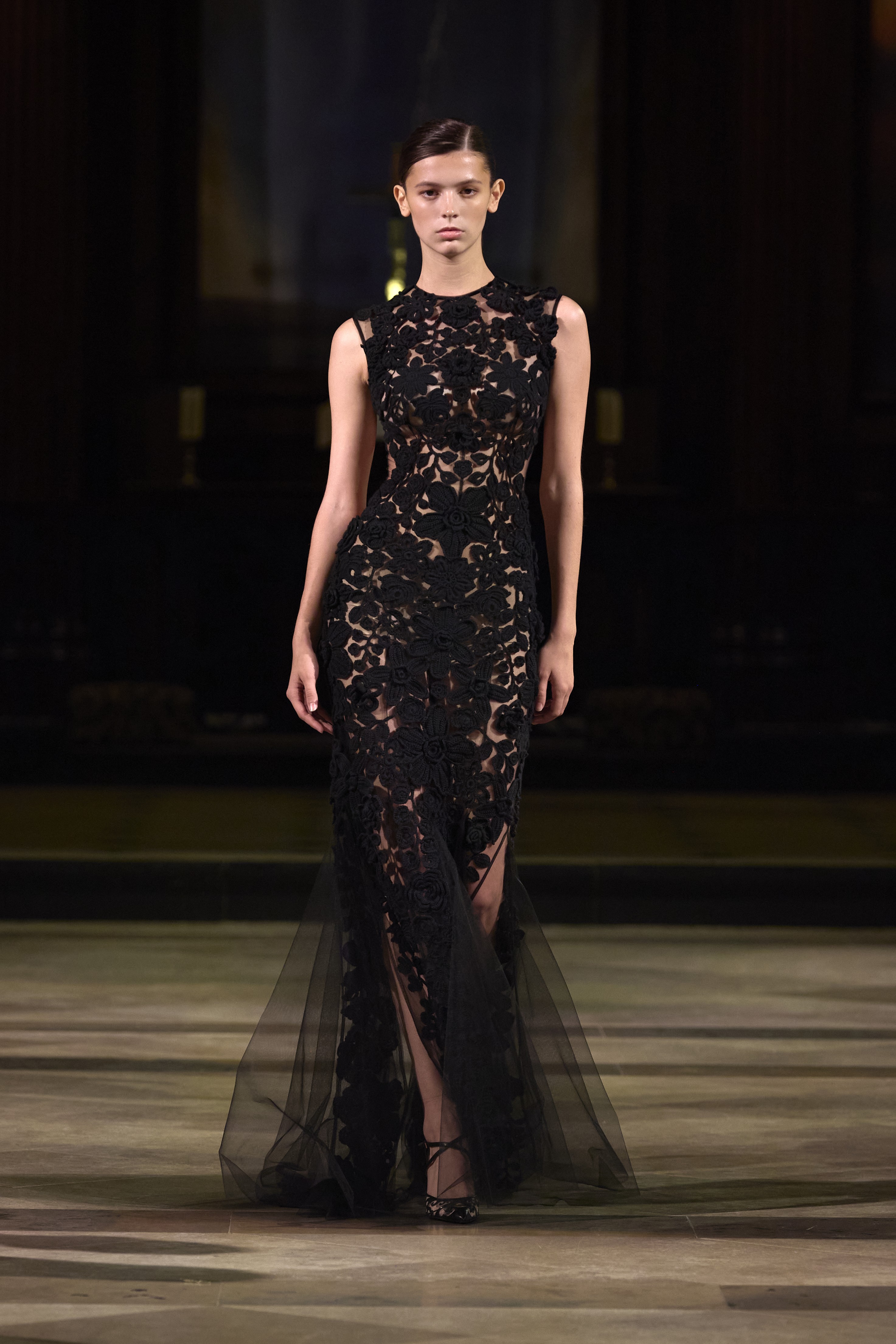 vay-ao-cam-hung-ve-vong-tuan-hoan-cua-thien-nhien-cua-ntk-tran-hung-o-london-fashion-week-spring-summer-2026-12-1758464968.JPG