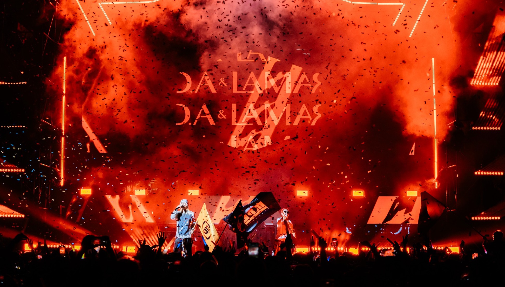 anh-tu-bui-cong-nam-va-dan-sao-gay-chan-dong-nhe-tai-neu-concert-2025-10-1760298456.jpg