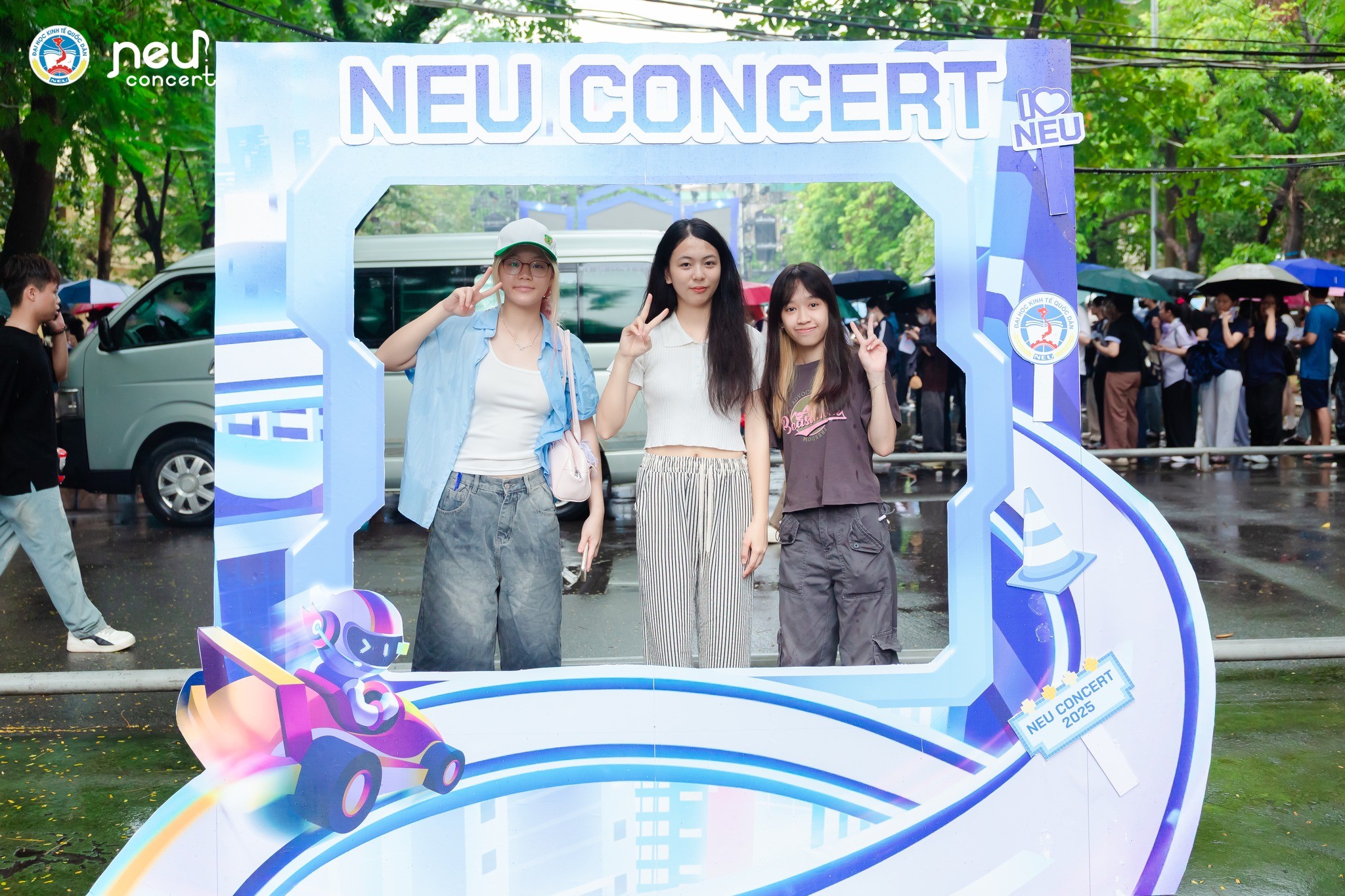 anh-tu-bui-cong-nam-va-dan-sao-gay-chan-dong-nhe-tai-neu-concert-2025-12-1760299168.jpg