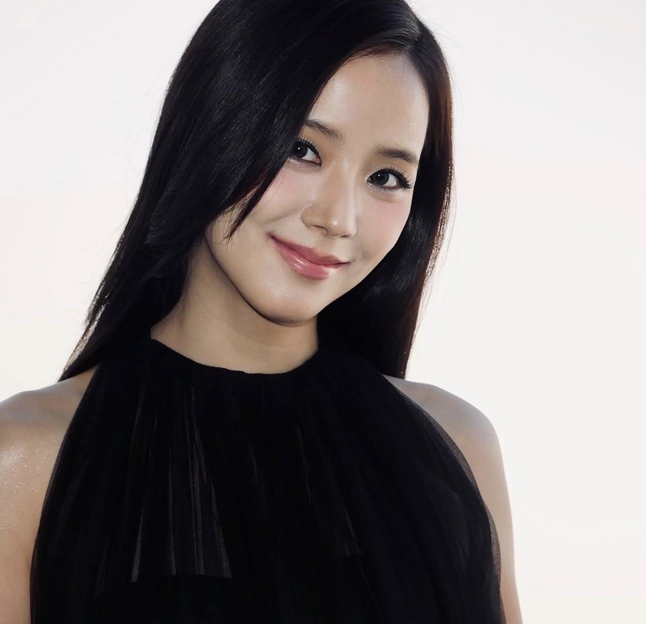jisoo-dior-8-1772613597.jpg