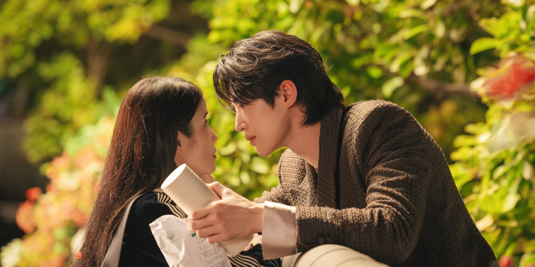 iu-byeon-woo-seok-6-1775732908.jpg