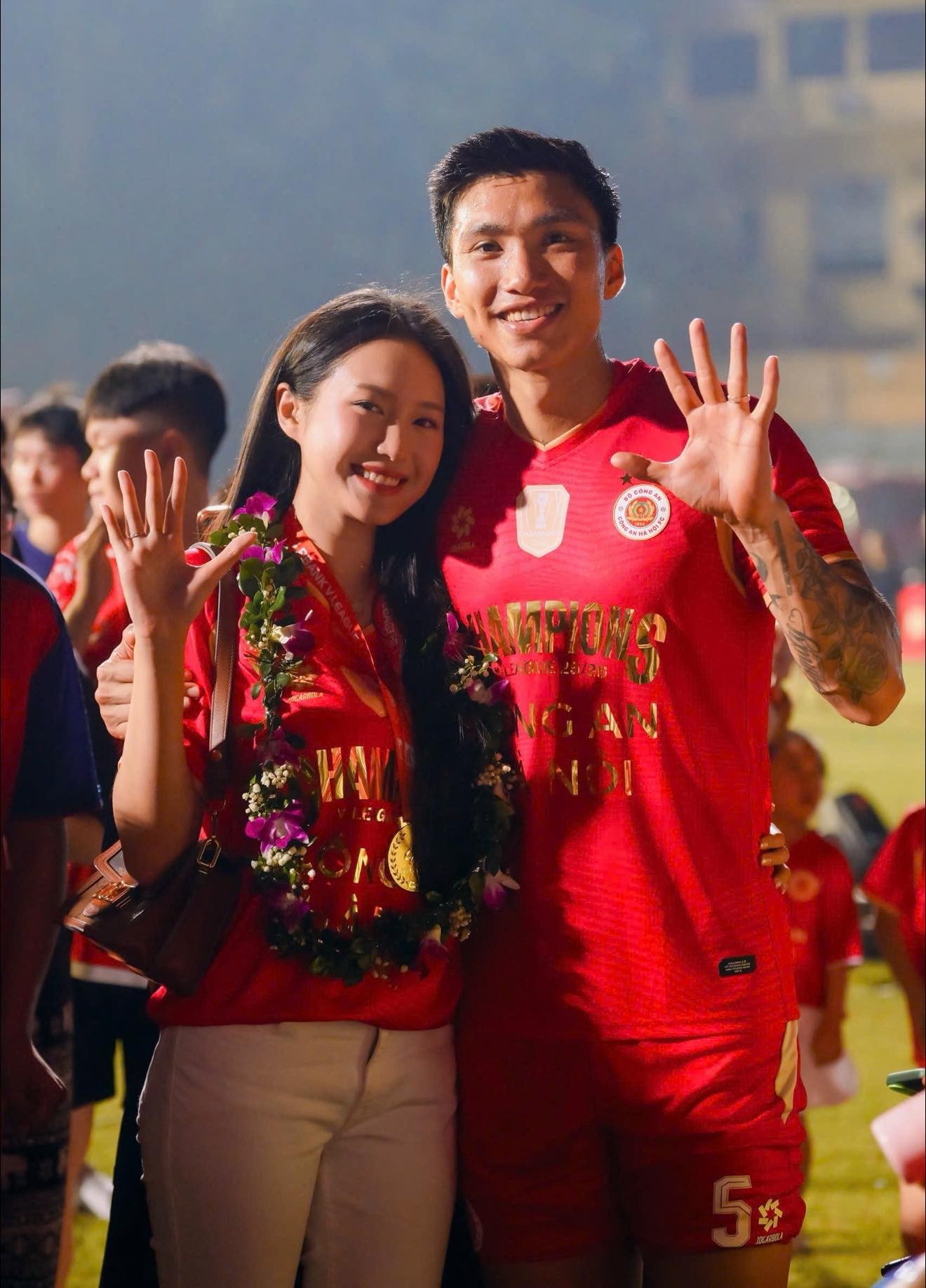 sau-nhieu-song-gio-bua-vay-van-hau-van-tinh-cam-goi-vo-la-22thoc-oi22-giua-san-hang-day-anh-3-1780297016.jpg