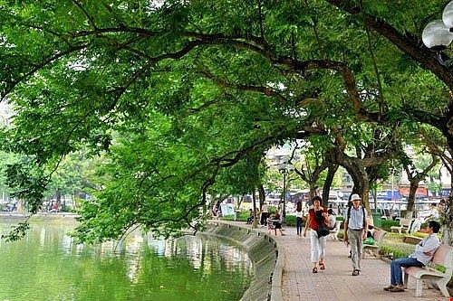 ha-noi-troi-mat-me-trung-bo-mua-lon-dien-rong-32-3444-1781081461.jpg