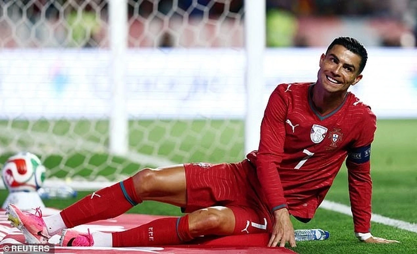 nong-ronaldo-tit-ngoi-bi-thay-ra-ngoai-ngay-truoc-them-world-cup-2026-anh-1-1781171484.webp