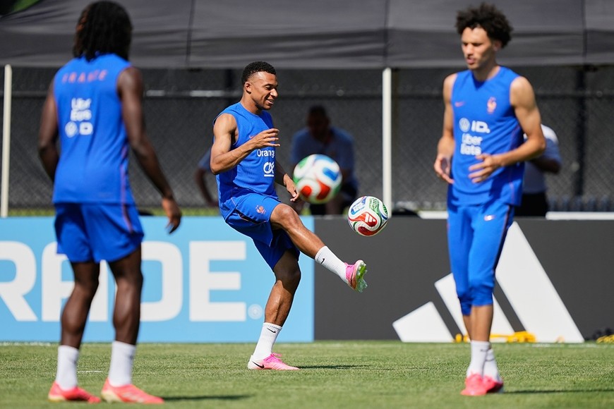 nhan-dinh-phap-vs-senegal-les-bleus-khong-chu-quan-anh-1-1781532787.jpg
