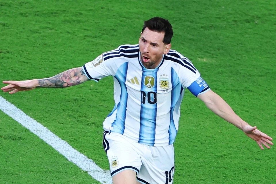 messi-lap-hattrick-chinh-thuc-vuot-mat-ronaldo-anh-2-1781666981.webp