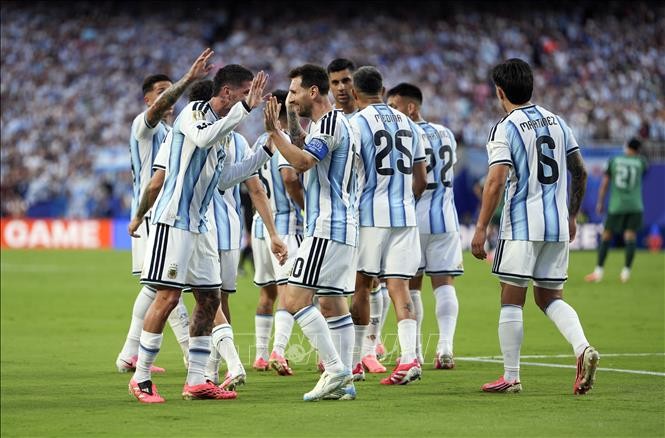 messi-lap-hattrick-chinh-thuc-vuot-mat-ronaldo-anh-9-1781666981.jpg