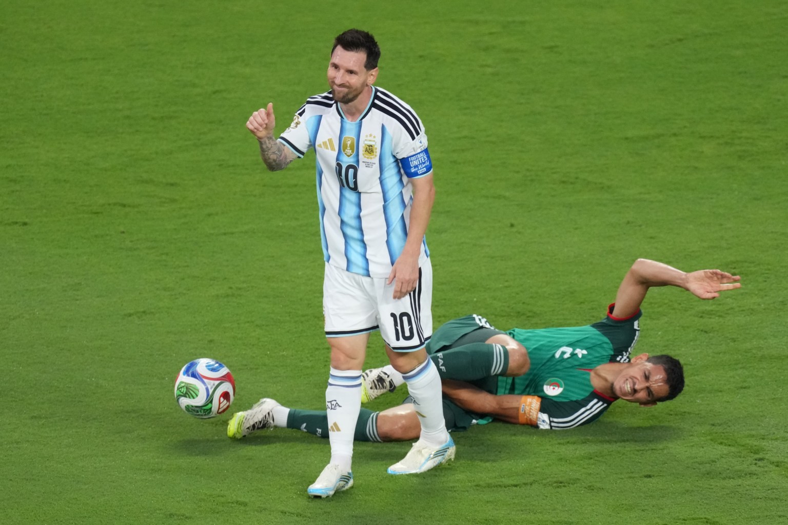 cang-nhat-luc-nay-algeria-kien-fifa-vi-thien-vi-lionel-messi-anh-2-1781926092.jpg