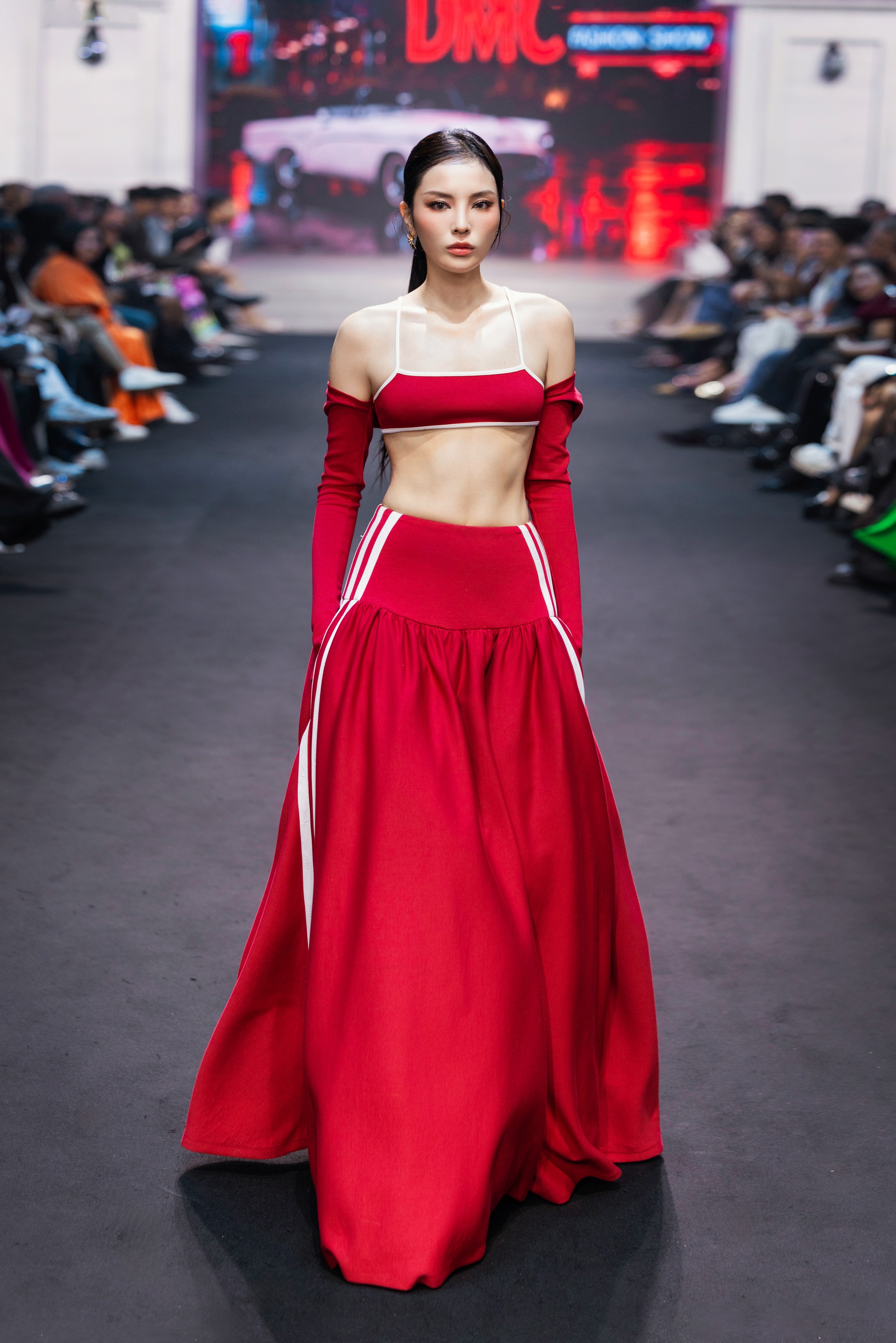 17-hoa-a-hau-hoi-ngo-khep-lai-mua-21-vietnam-international-fashion-week-tron-ven-10-1782118020.jpeg