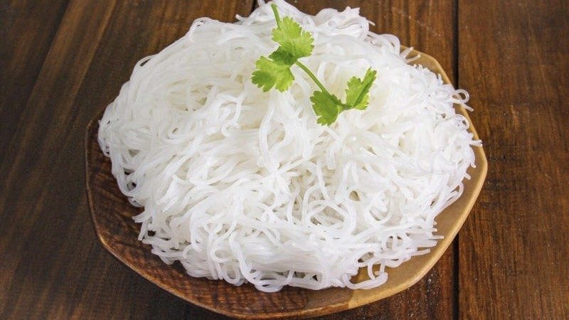 5-sai-lam-khi-bao-quan-bun-trong-tu-lanh-khien-thuc-pham-nhanh-hong