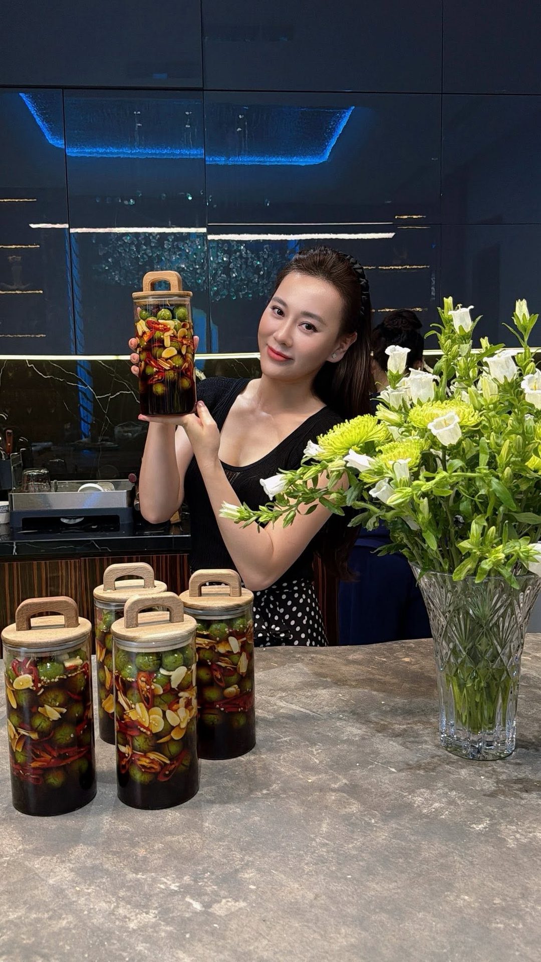 phuong-oanh-khoe-bua-com-ngay-he-dam-bac-chi-tiet-doc-la-gay-chu-y-2-1783004565.jpg