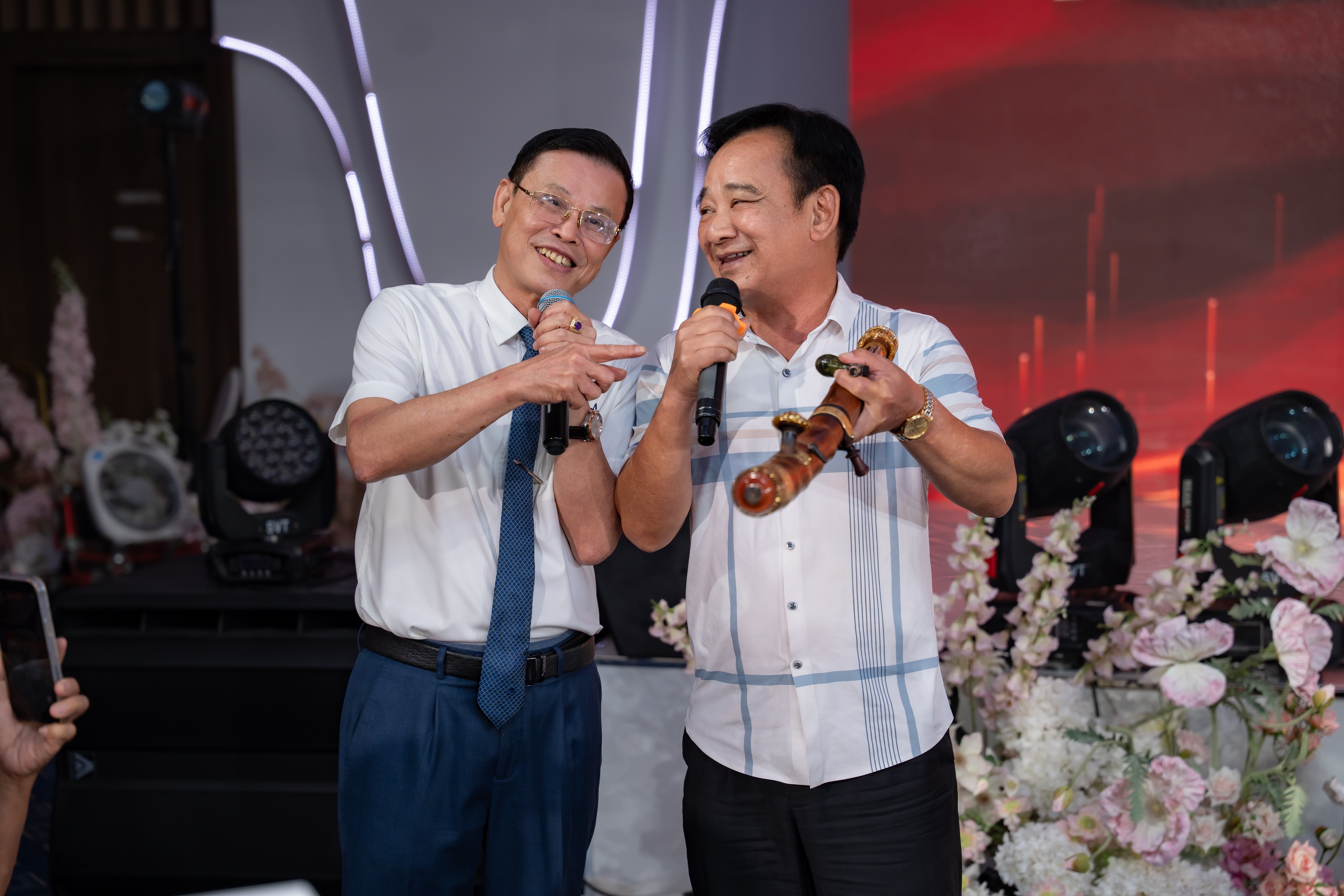nsut-quang-teo-bat-ngo-truoc-kha-nang-dien-xuat-cua-nhan-vien-trung-tam-tiec-cuoi-ngo-y-muon-moi-tham-gia-phim-2-1783074133.jpg