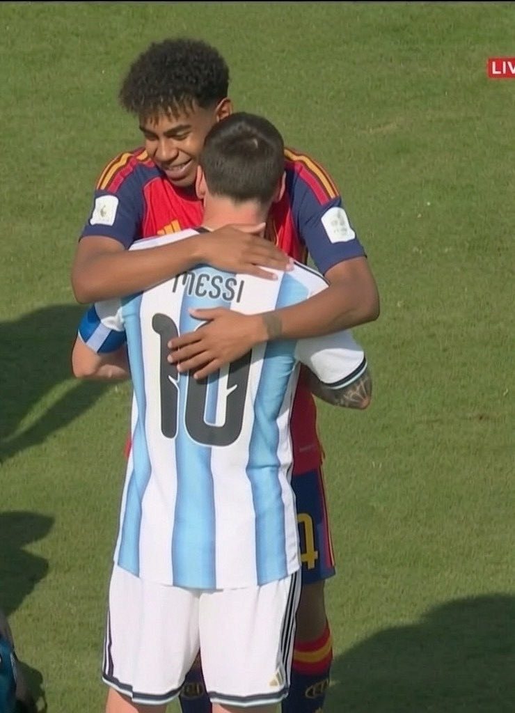messi-khoc-nghen-ngay-chia-tay-world-cup-khi-vu-dieu-cuoi-cung-khep-lai-bang-ky-luc-buon-5-1784516099.jpeg