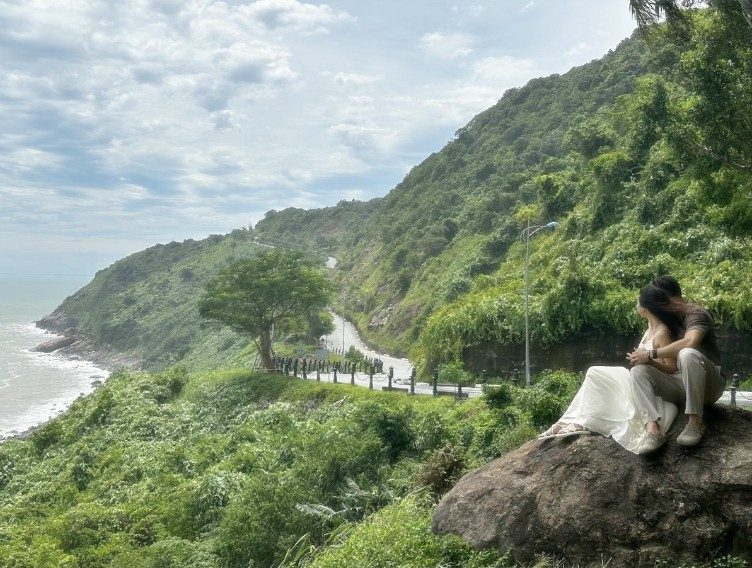 thu-mon-le-giang-patrik-va-mc-hoang-oanh-lo-hinh-anh-hen-ho-1-1784884611.jpg