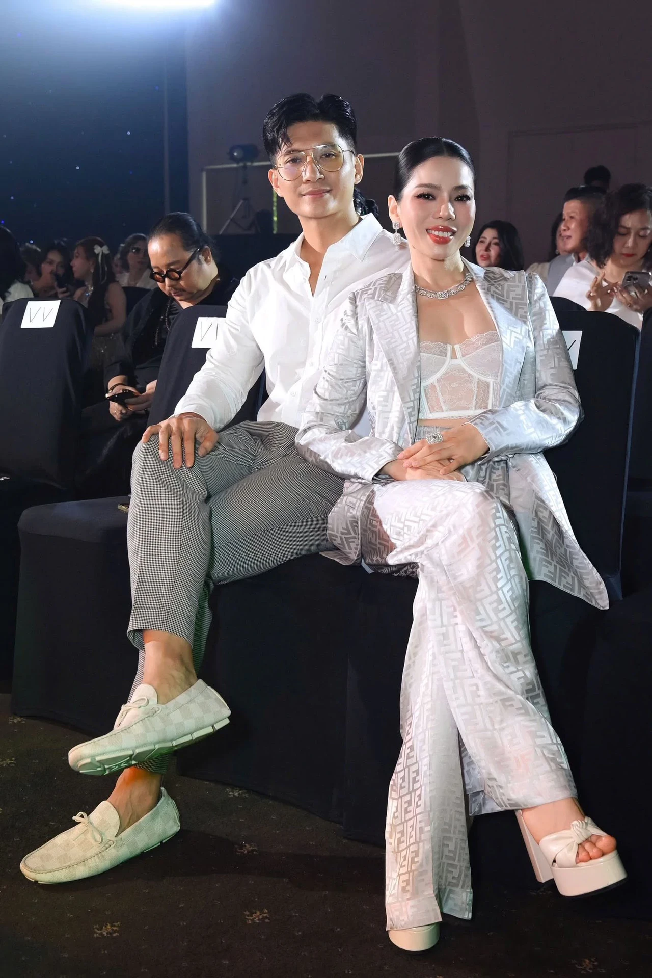 chi-dep-le-quyen-hen-ho-trai-tre-kem-11-tuoi-6-nam-van-ngot-ngao-nhu-moi-yeu-5-1785310943.webp